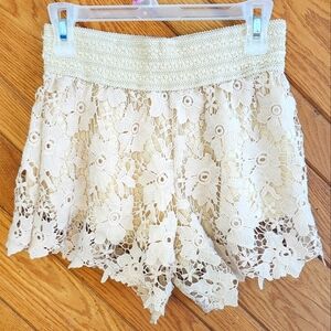 Maze Cream Floral Lace Small Women's Shorts